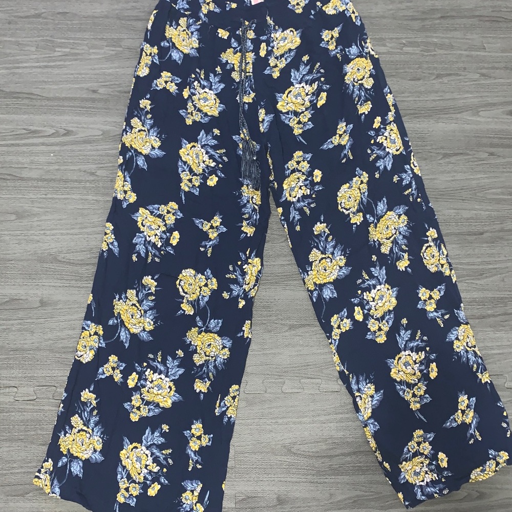 Casual lose fitting around the house pants (M)